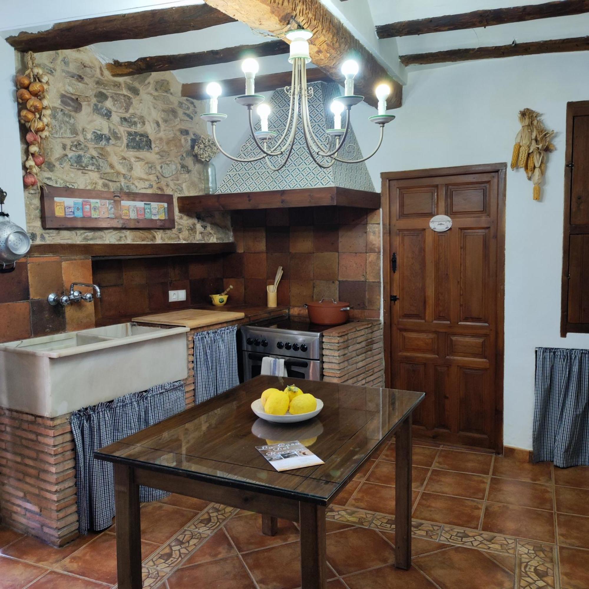 Alcoba Con Patio Del Siglo XIX Villa Villanueva de Viver Luaran gambar